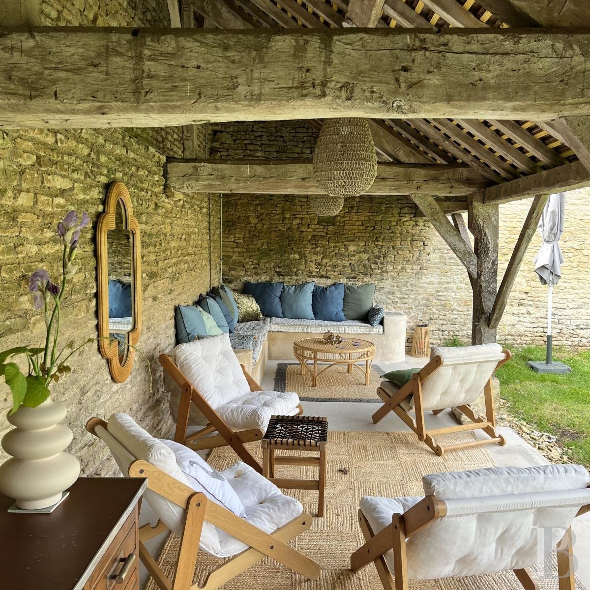 Dans le Calvados, au sud-est de Caen,  un château classique du 18e siècle tout en couleurs - photo  n°6